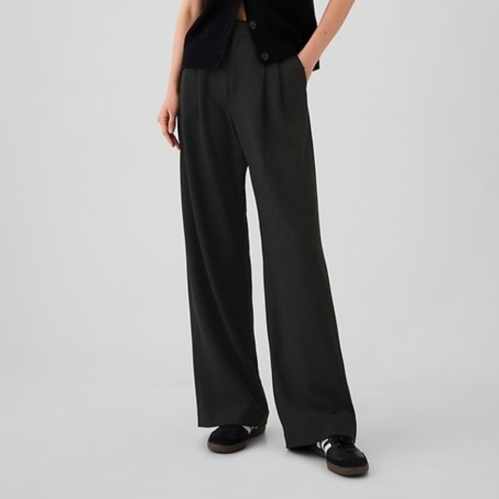 Gap gray high-waisted wide-legged pants